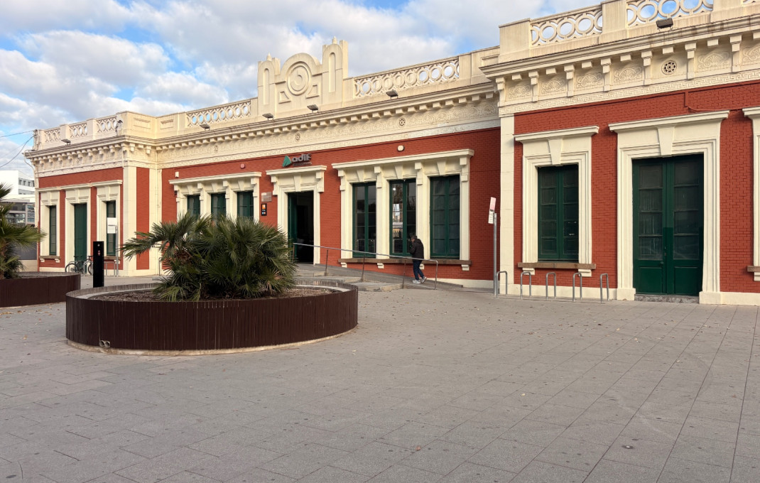 Traspaso - Bar-Cafeteria -
Cornella de Llobregat - Centro