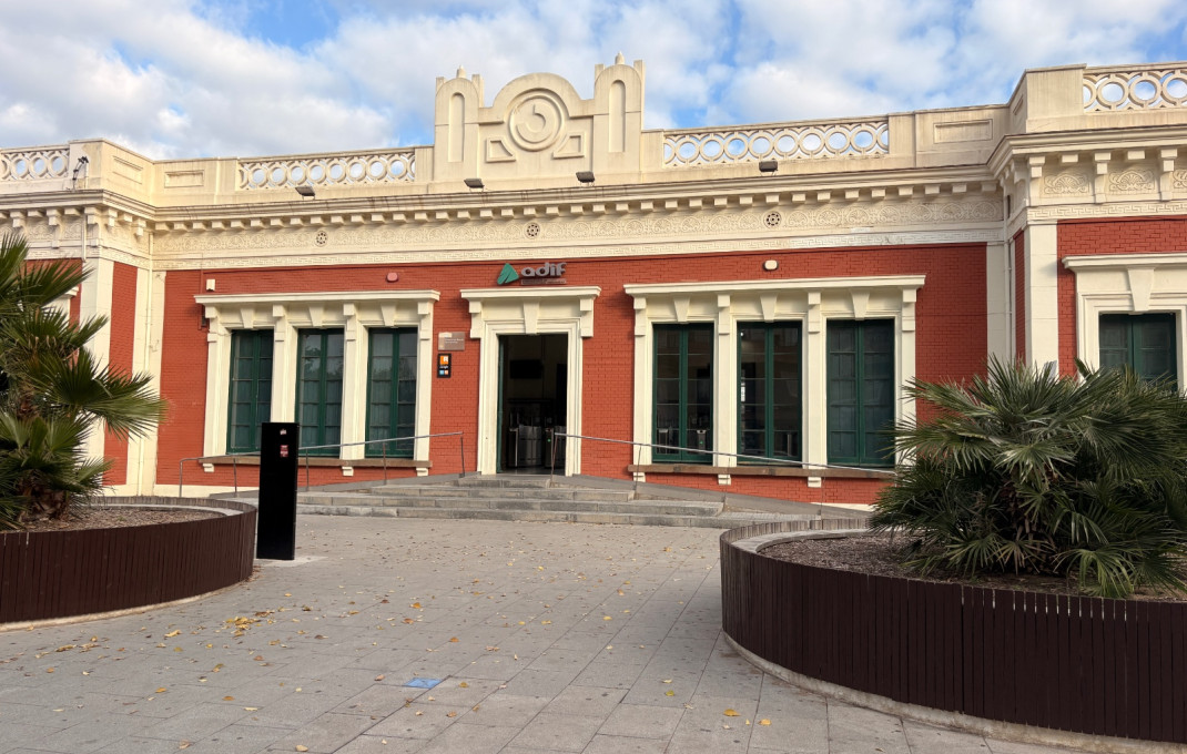 Traspaso - Bar-Cafeteria -
Cornella de Llobregat - Centro