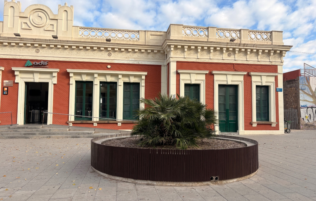 Traspaso - Bar-Cafeteria -
Cornella de Llobregat - Centro