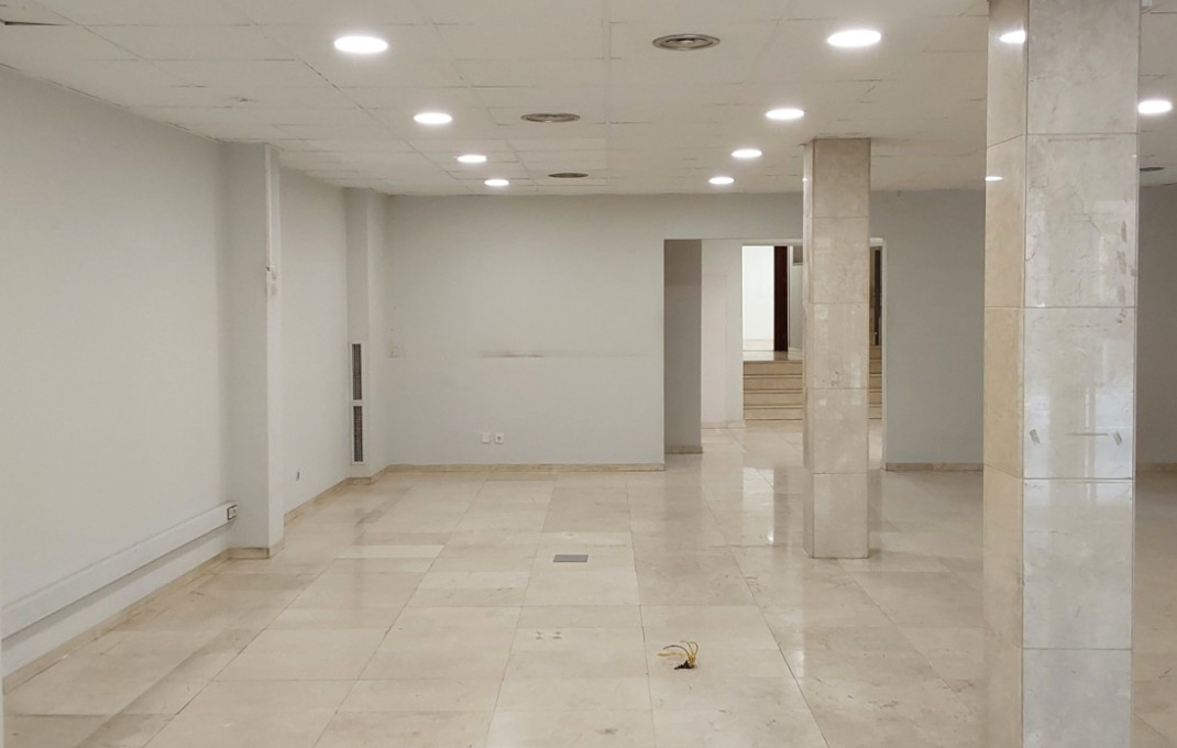 Alquiler - Local comercial -
Palau-solit&agrave; i Plegamans