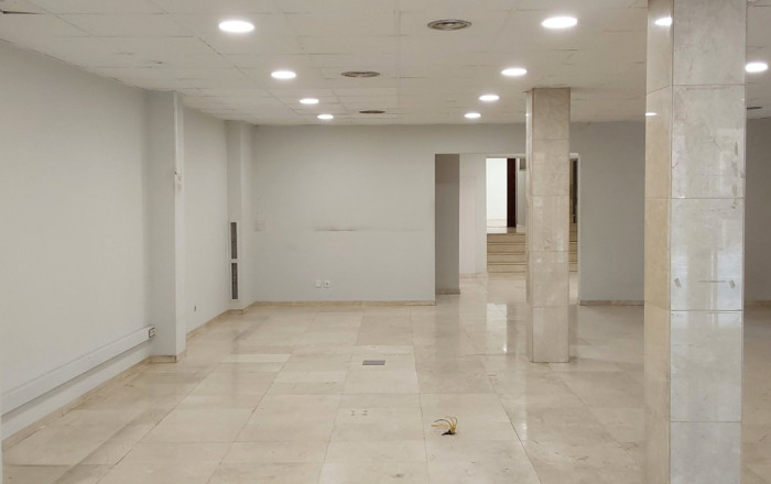 Alquiler - Local comercial -
Palau-solit&agrave; i Plegamans