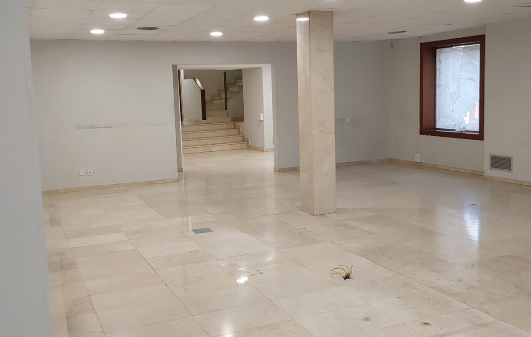 Alquiler - Local comercial -
Palau-solit&agrave; i Plegamans