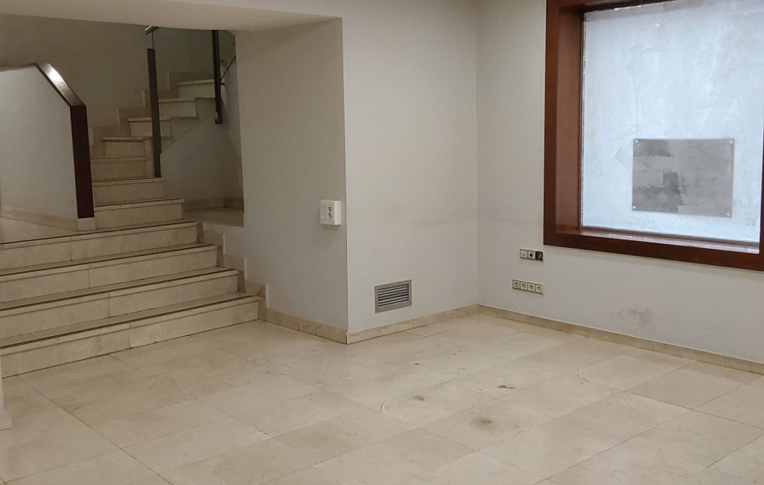 Alquiler - Local comercial -
Palau-solit&agrave; i Plegamans