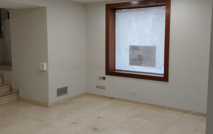 Alquiler - Local comercial -
Palau-solit&agrave; i Plegamans