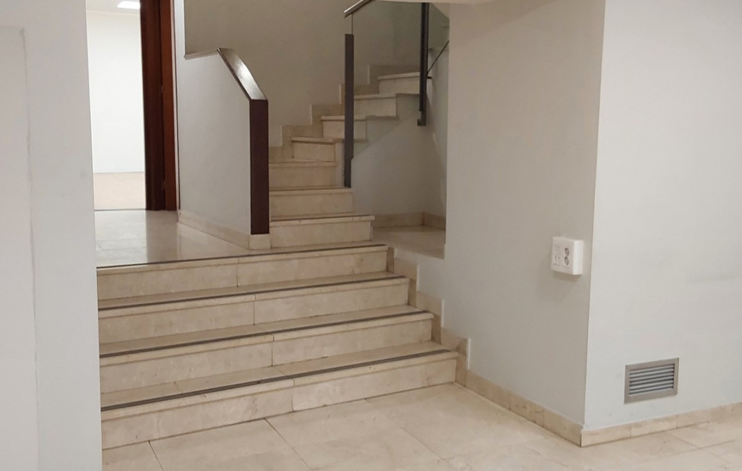 Alquiler - Local comercial -
Palau-solit&agrave; i Plegamans