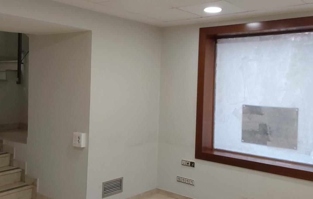 Alquiler - Local comercial -
Palau-solit&agrave; i Plegamans