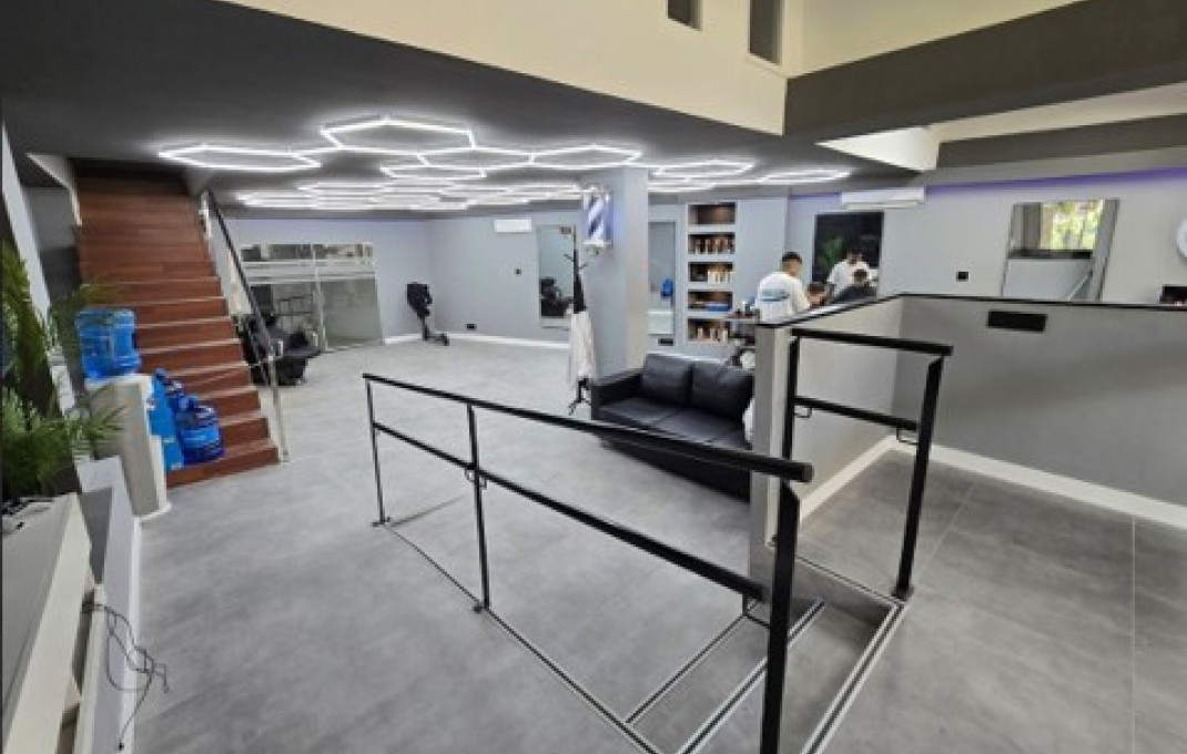 Venta en rentabilidad - Local comercial -
Cornella de Llobregat