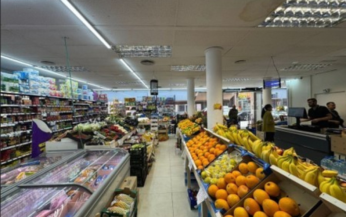 Venta en rentabilidad - Local comercial -
L'Hospitalet de Llobregat