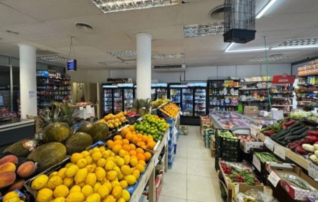 Venta en rentabilidad - Local comercial -
L'Hospitalet de Llobregat