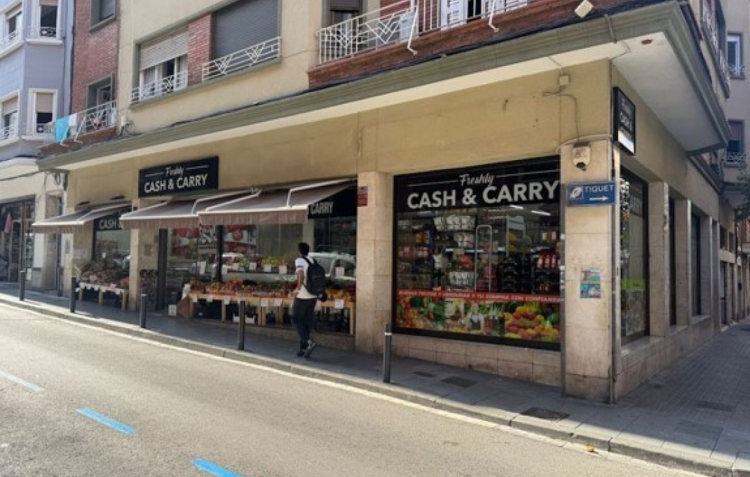 Venta en rentabilidad - Local comercial -
L'Hospitalet de Llobregat