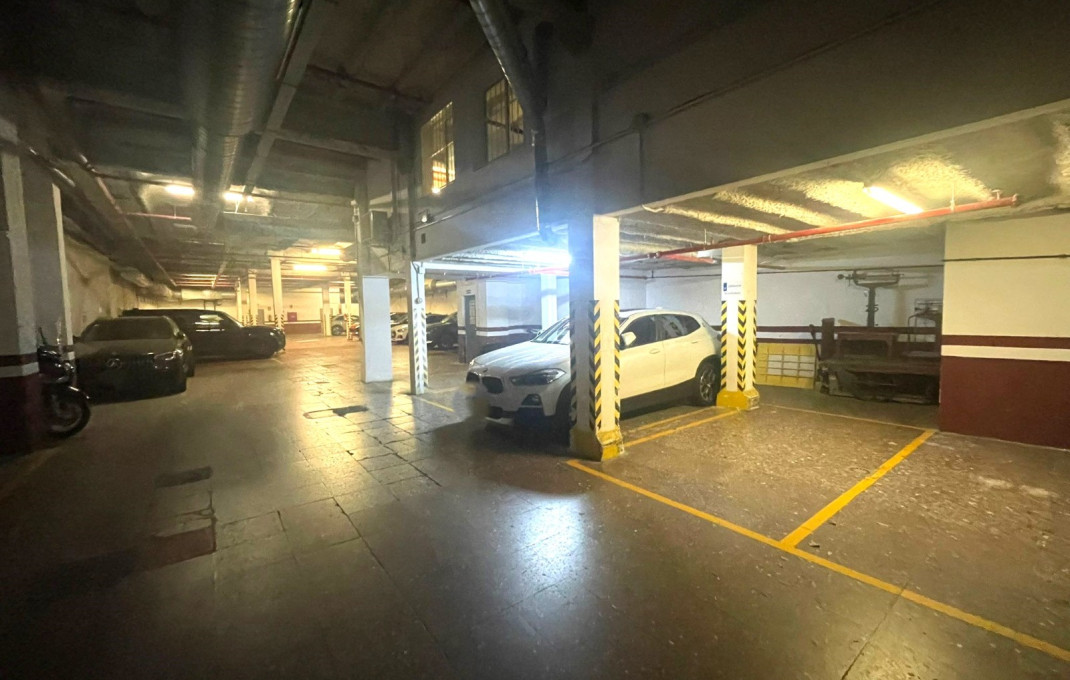 Venta - Parking -
Barcelona - Eixample Derecho