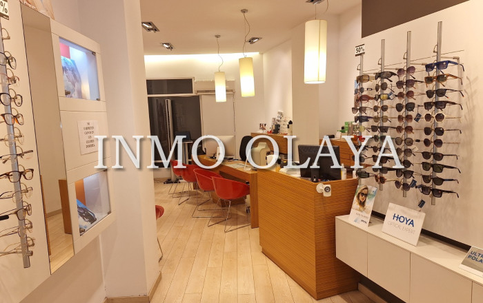 Venta - Local comercial -
Barcelona - Eixample Derecho