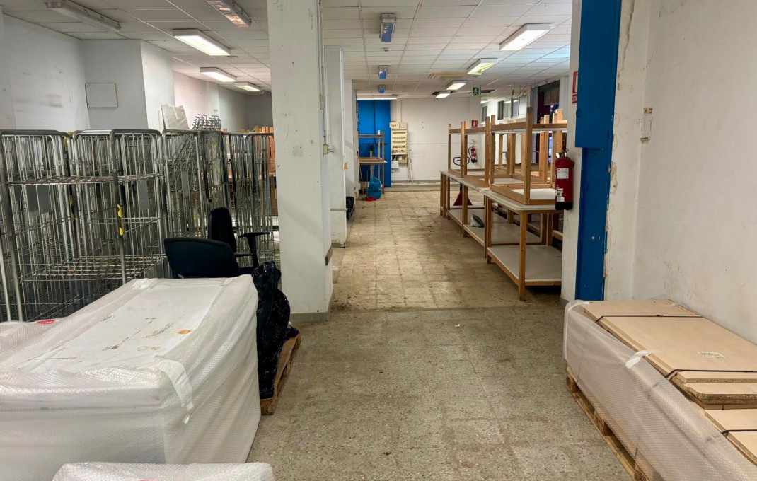 Alquiler - Local comercial -
Barcelona - Sant Martí