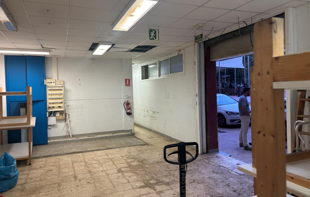 Alquiler - Local comercial -
Barcelona - Sant Martí