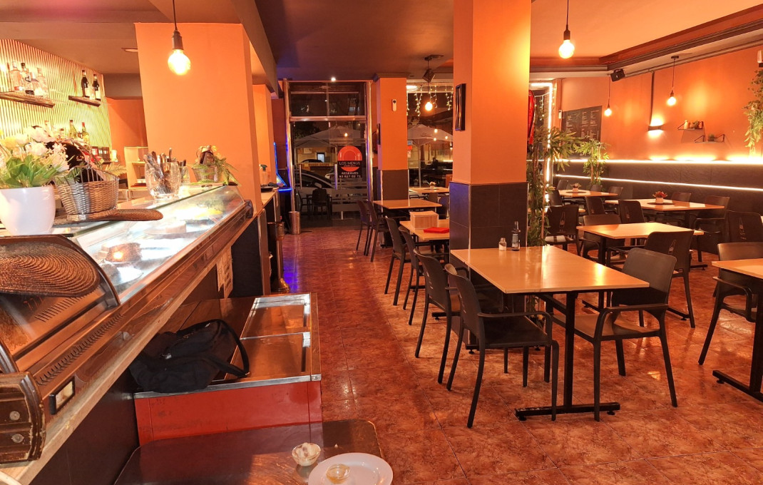 Transfer - Restaurant -
Barcelona - Sant Martí