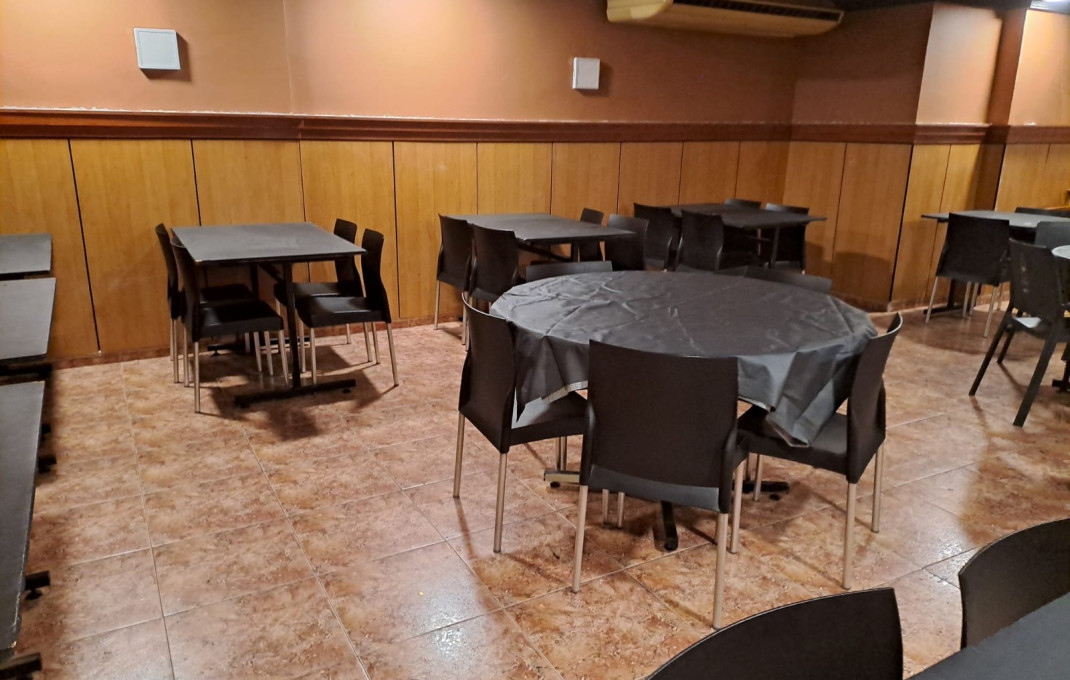 Transfer - Restaurant -
Barcelona - Sant Martí