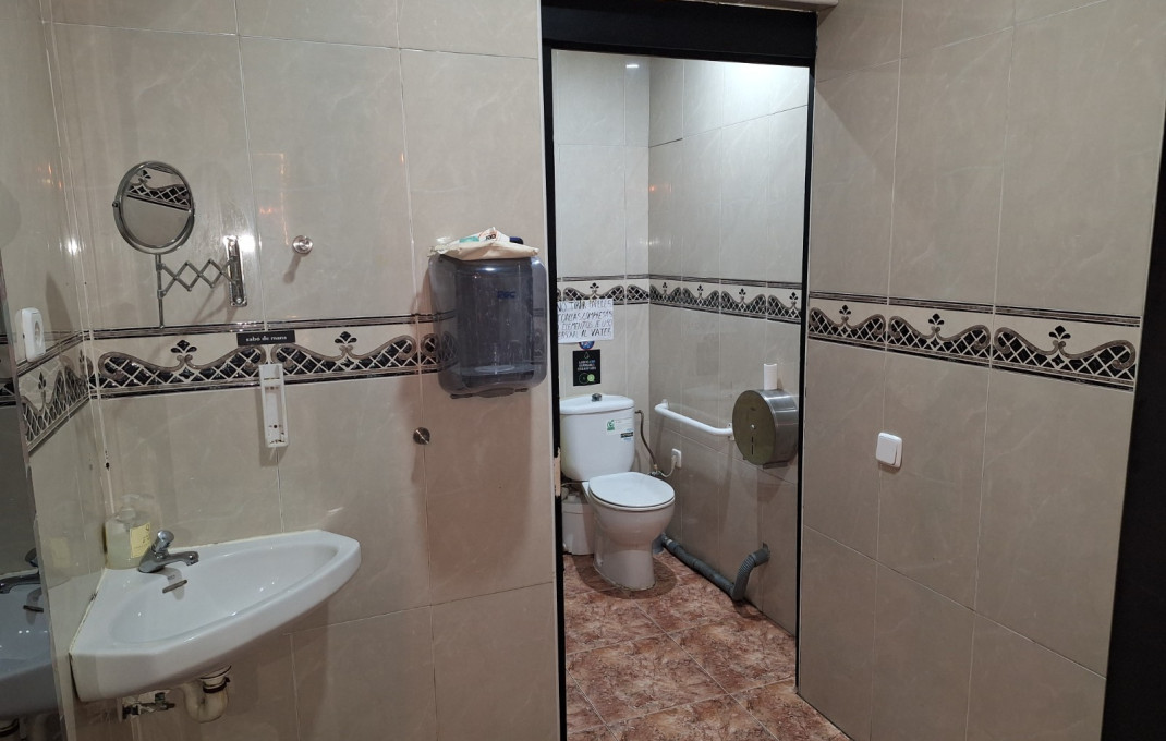 Transfer - Restaurant -
Barcelona - Sant Martí