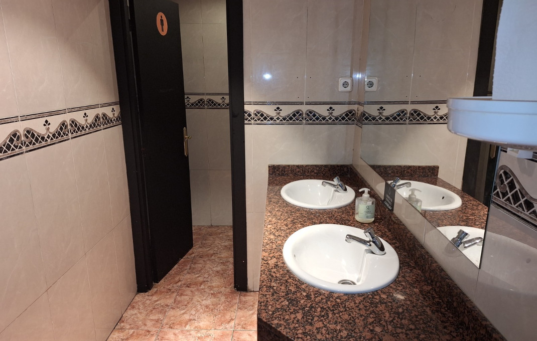 Transfer - Restaurant -
Barcelona - Sant Martí