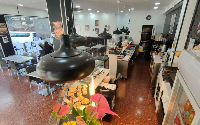 Traspaso - Obradores y/o Panaderias -
Barcelona - Sant Andreu