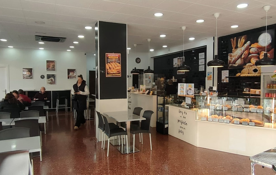 Traspaso - Obradores y/o Panaderias -
Barcelona - Sant Andreu