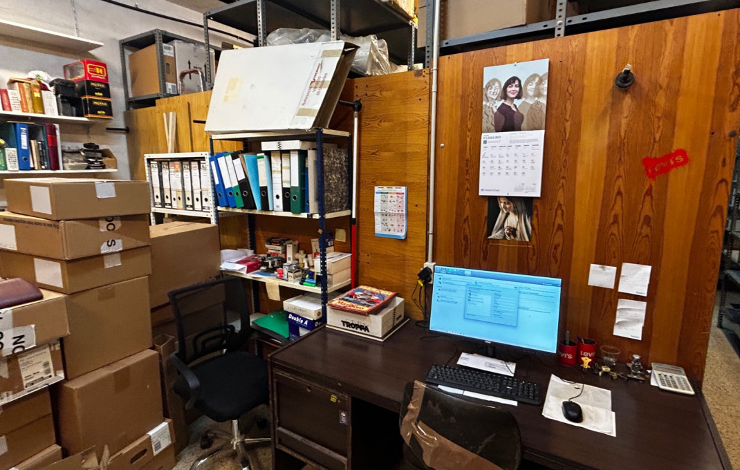 Venta - Local comercial -
L'Hospitalet de Llobregat - Santa eulalia