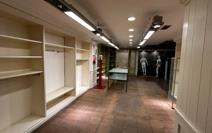 Venta - Local comercial -
L'Hospitalet de Llobregat - Santa eulalia