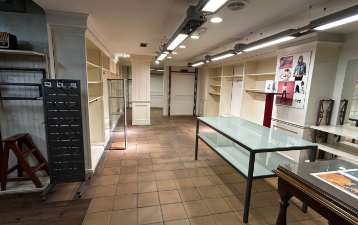 Venta - Local comercial -
L'Hospitalet de Llobregat - Santa eulalia