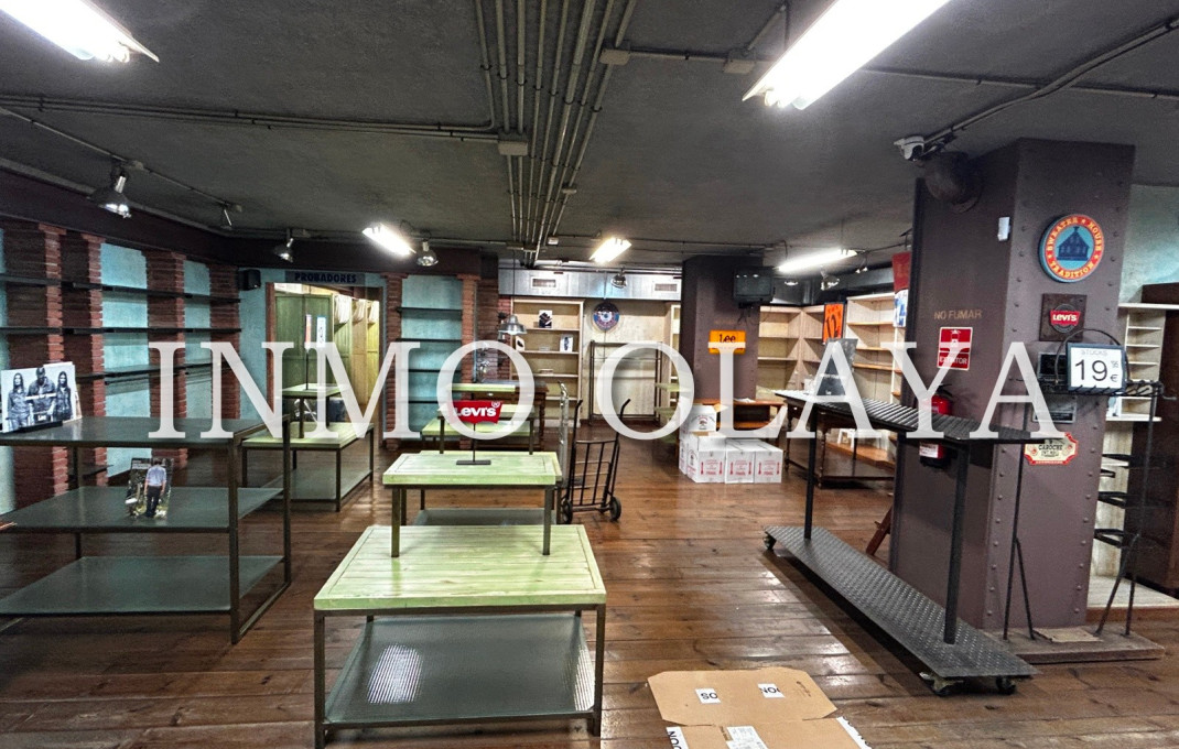 Venta - Local comercial -
L'Hospitalet de Llobregat - Santa eulalia