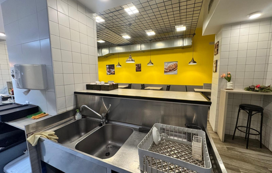 Traspaso - Licencia C2 -
Barcelona - Camp De L´arpa