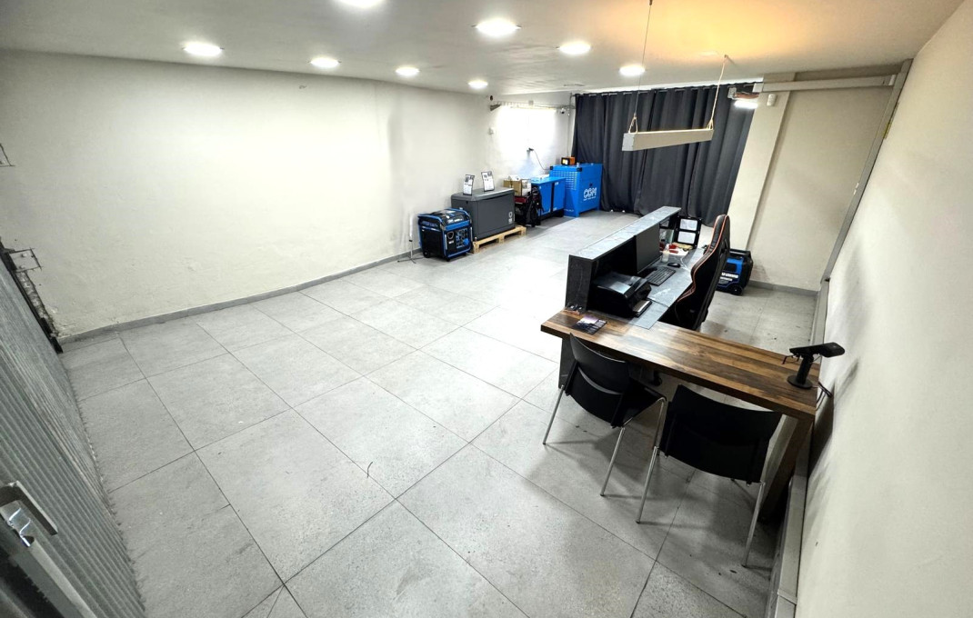 Venta - Local comercial -
Barcelona - Guinardo