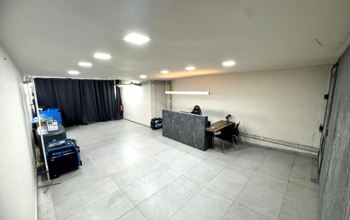 Venta - Local comercial -
Barcelona - Guinardo