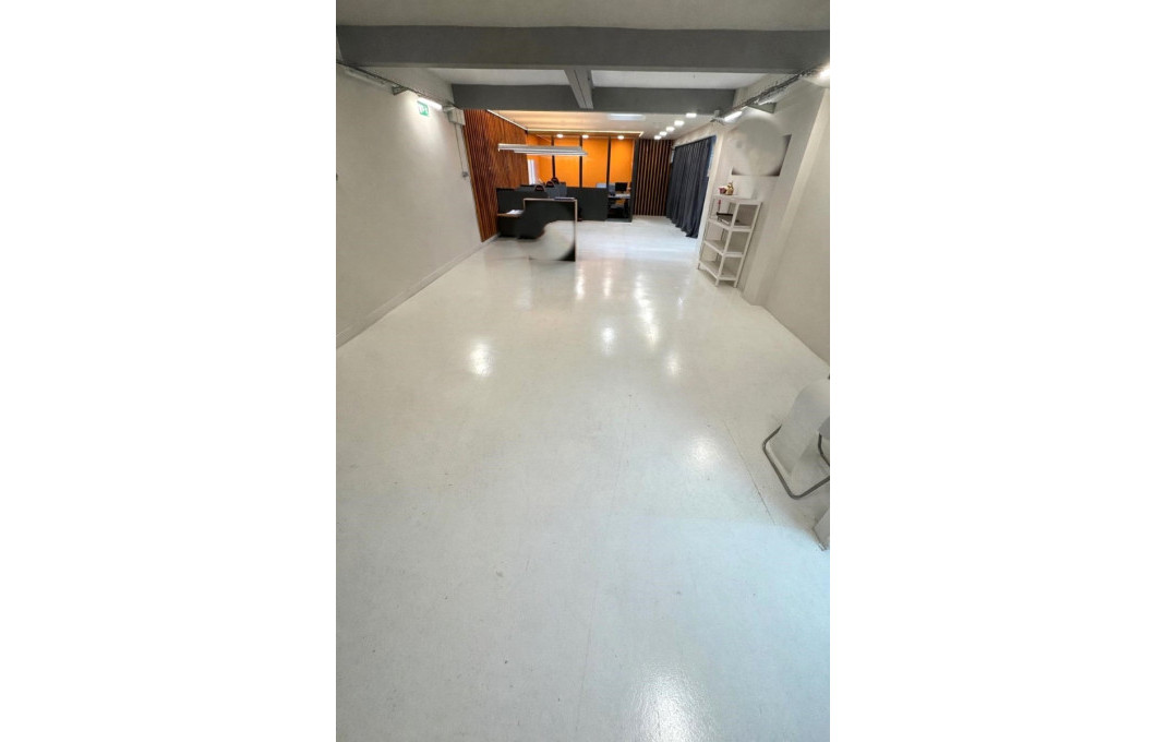 Venta - Local comercial -
Barcelona - Guinardo