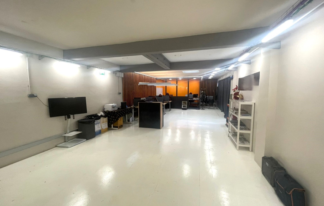 Venta - Local comercial -
Barcelona - Guinardo