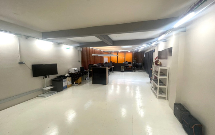 Venta - Local comercial -
Barcelona - Guinardo