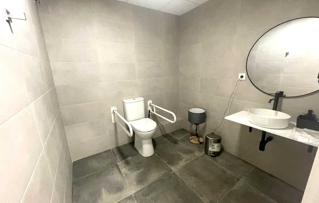 Venta - Local comercial -
Barcelona - Les corts