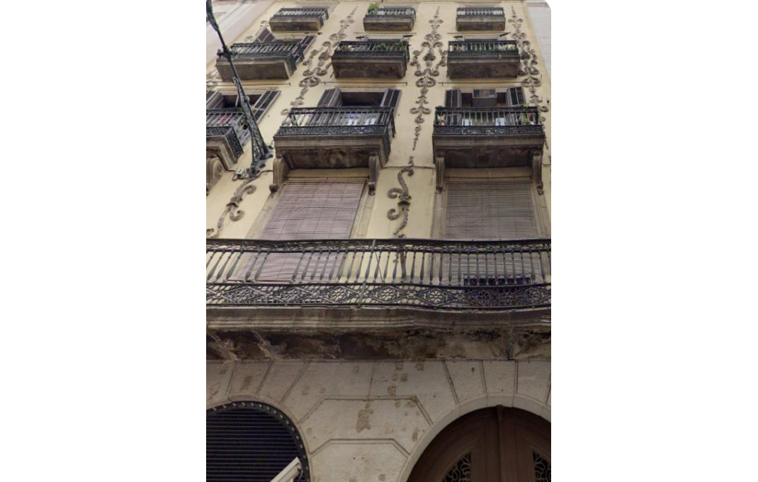 Sale - Piso -
Barcelona - Ciutat Vella