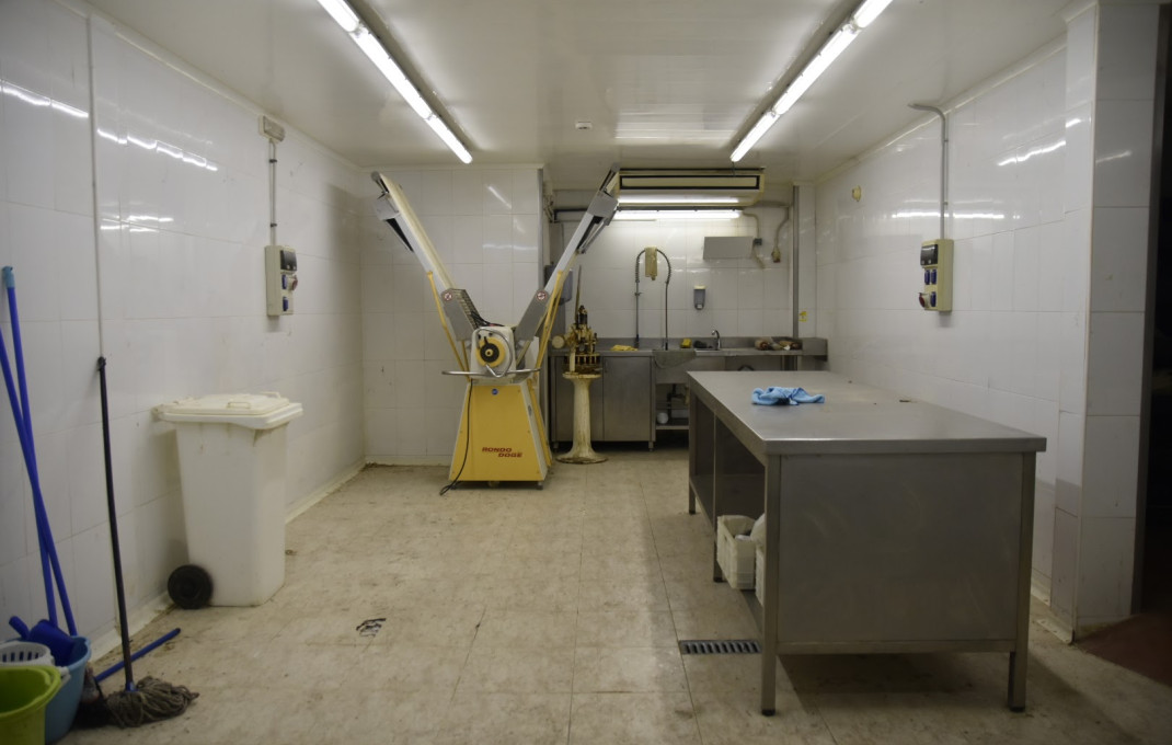 Alquiler - Obradores y/o Panaderias -
Lli&ccedil;&agrave; d'Amunt