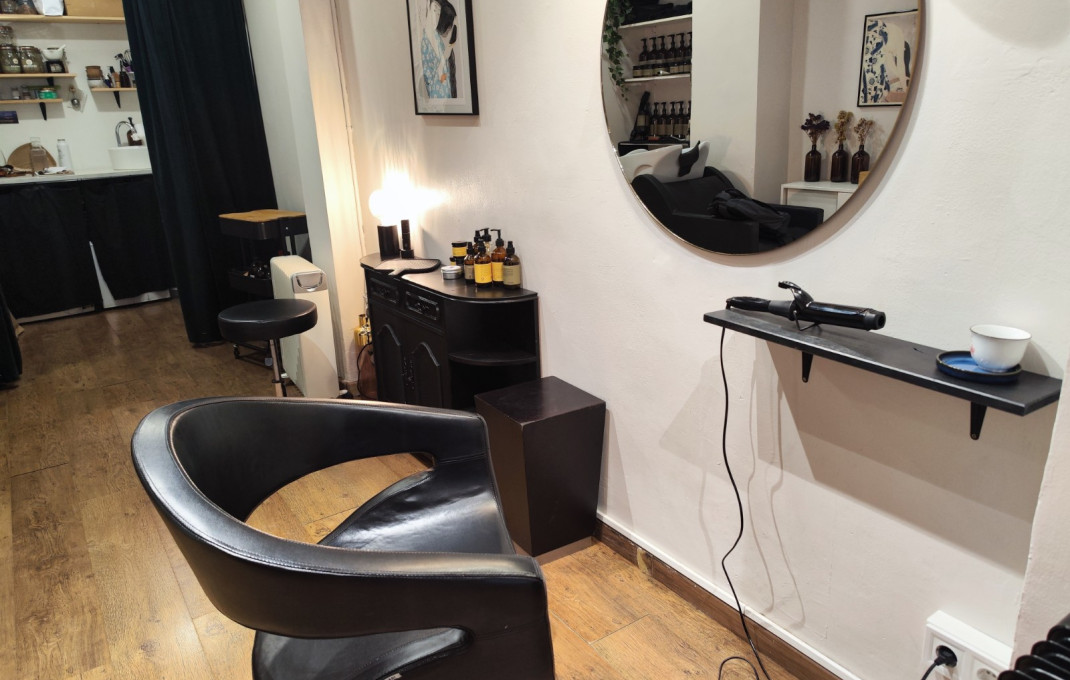 Traspaso - Peluquerias y Estetica -
Barcelona - Eixample Derecho