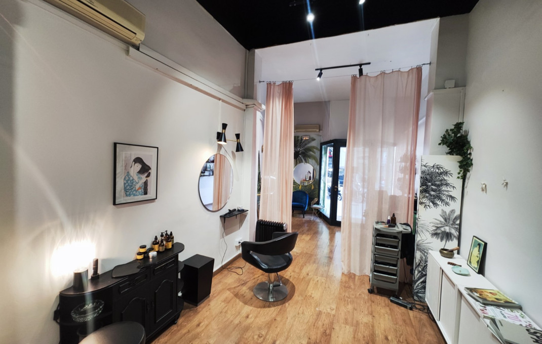 Traspaso - Peluquerias y Estetica -
Barcelona - Eixample Derecho