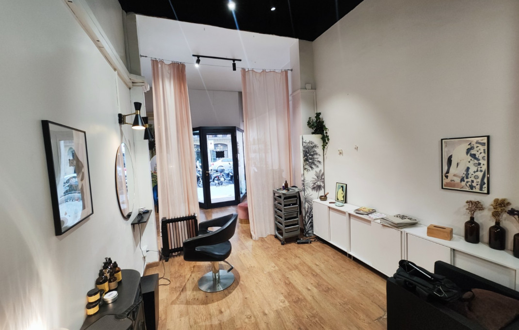 Traspaso - Peluquerias y Estetica -
Barcelona - Eixample Derecho