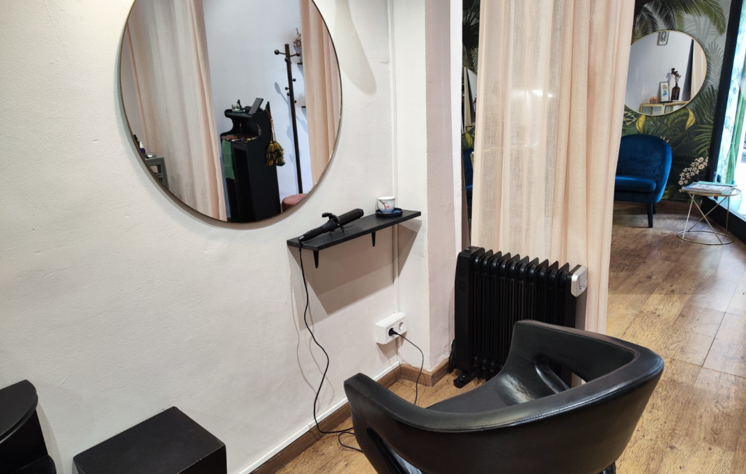 Traspaso - Peluquerias y Estetica -
Barcelona - Eixample Derecho