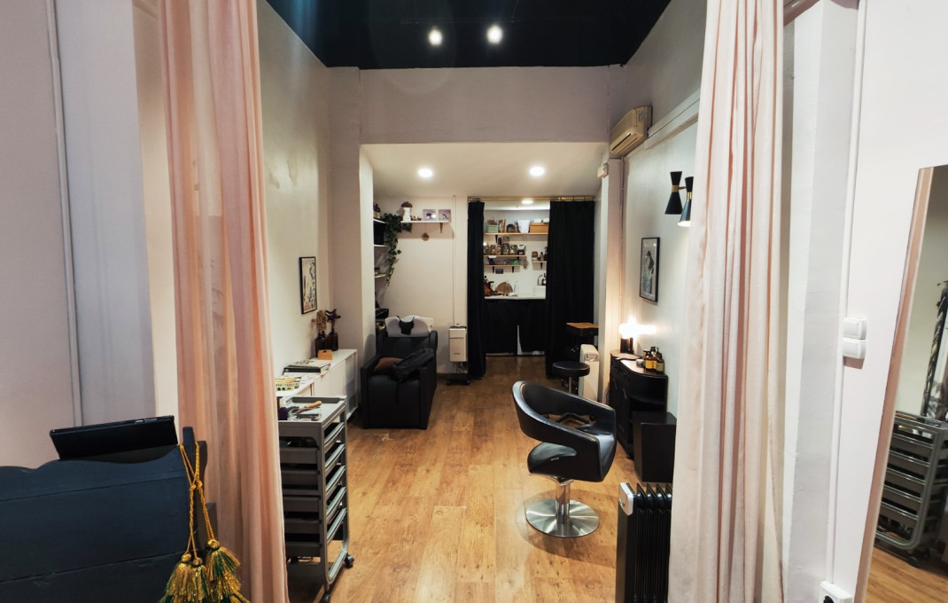 Traspaso - Peluquerias y Estetica -
Barcelona - Eixample Derecho