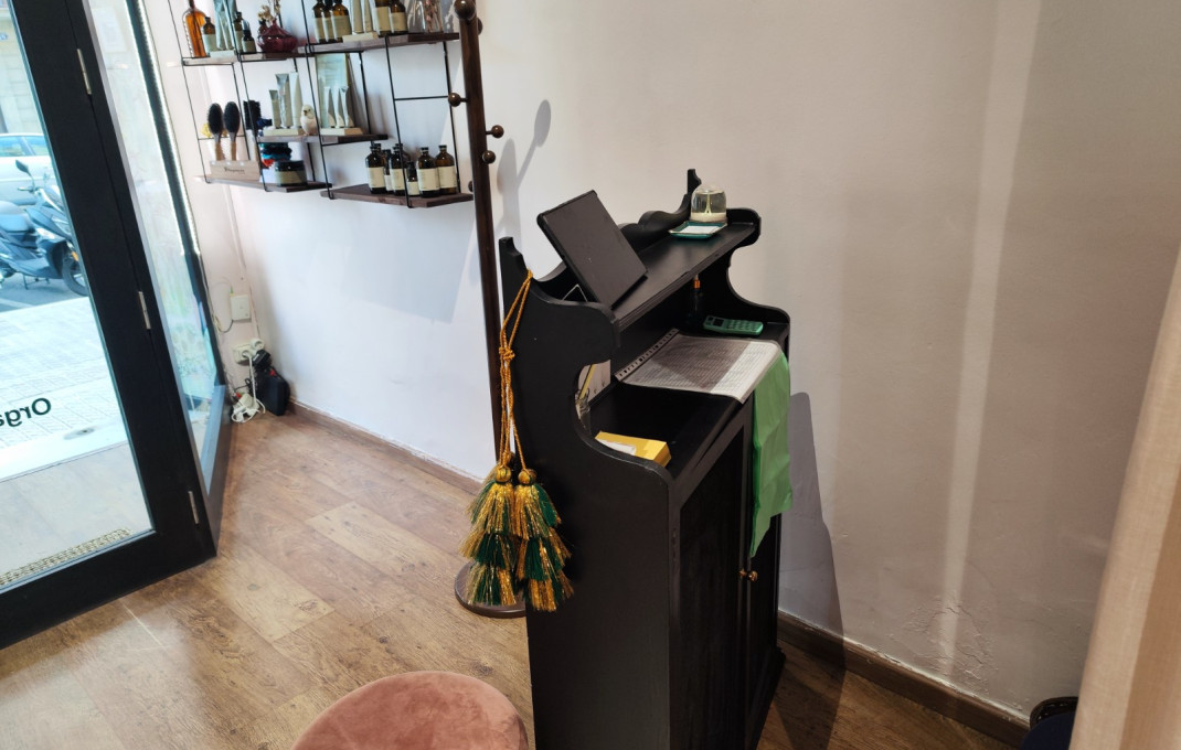 Traspaso - Peluquerias y Estetica -
Barcelona - Eixample Derecho