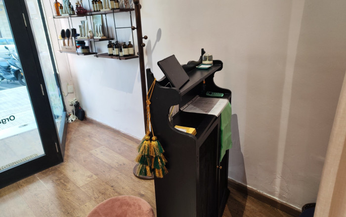 Traspaso - Peluquerias y Estetica -
Barcelona - Eixample Derecho