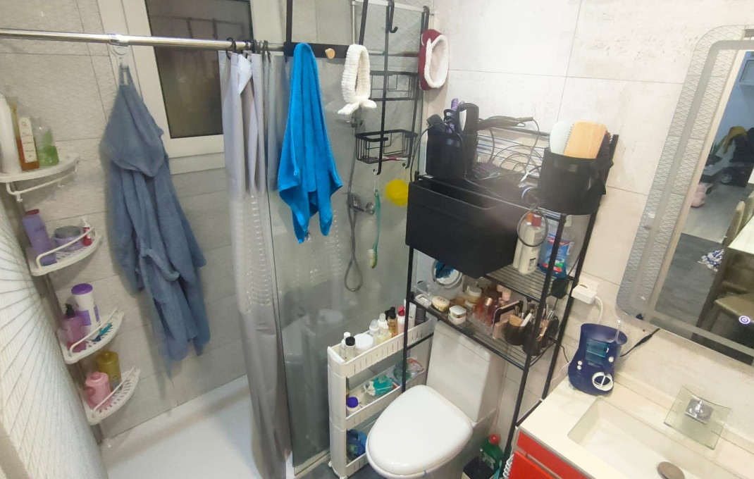 Venta - Local comercial -
Badalona - Llefià