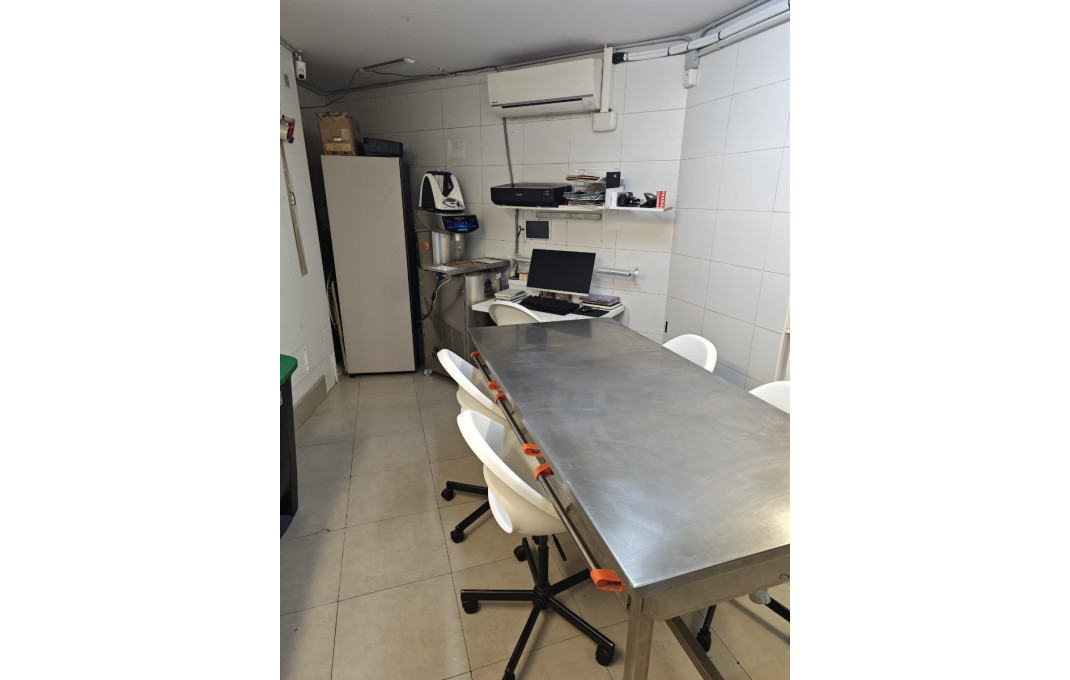 Traspaso - Cocina industrial -
Barcelona - Gràcia