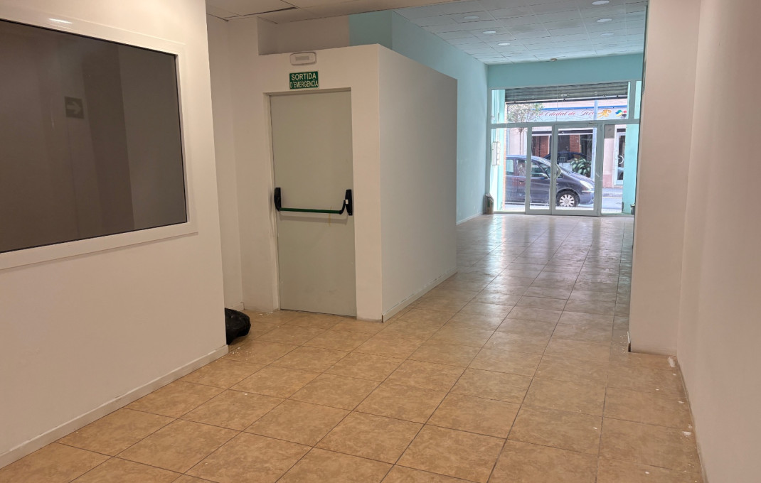 Alquiler - Local comercial -
Esplugues de Llobregat