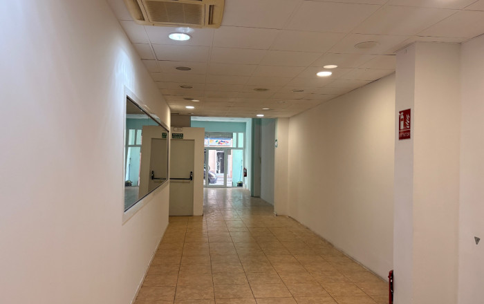 Alquiler - Local comercial -
Esplugues de Llobregat