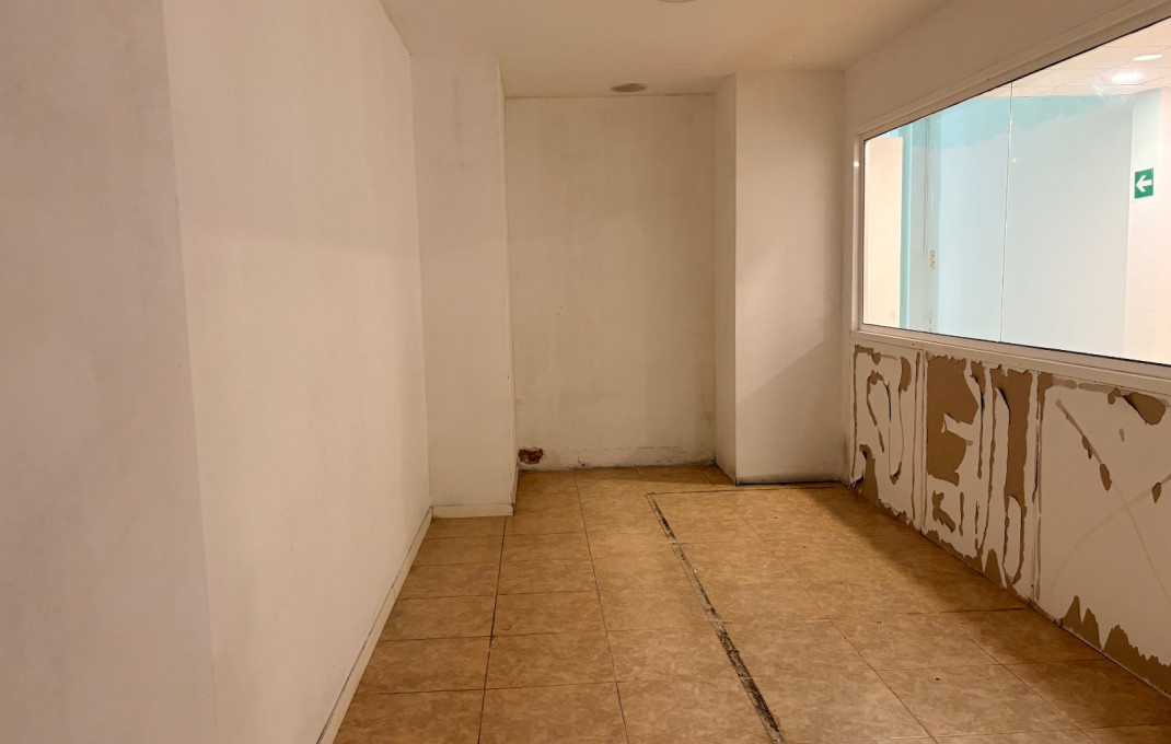Alquiler - Local comercial -
Esplugues de Llobregat