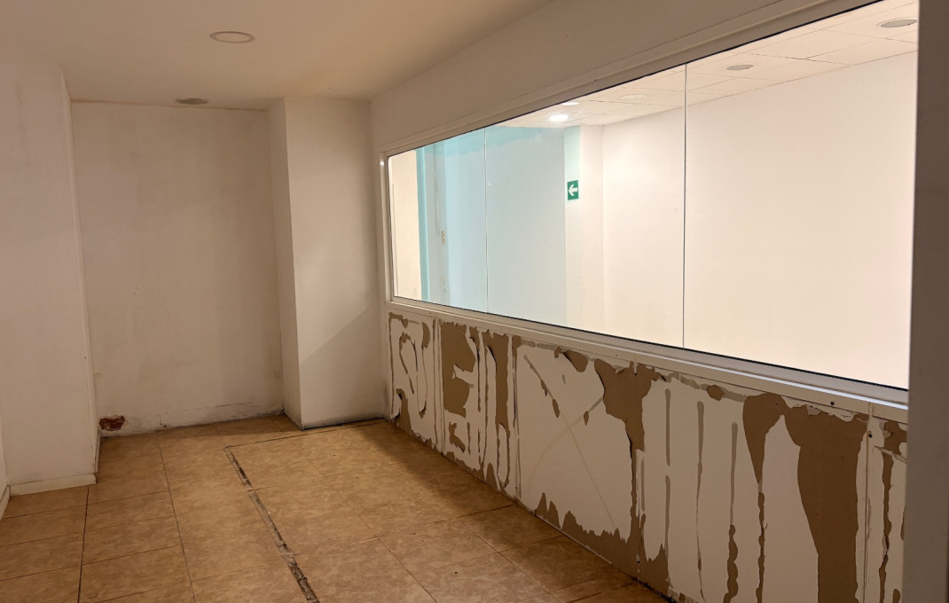 Alquiler - Local comercial -
Esplugues de Llobregat